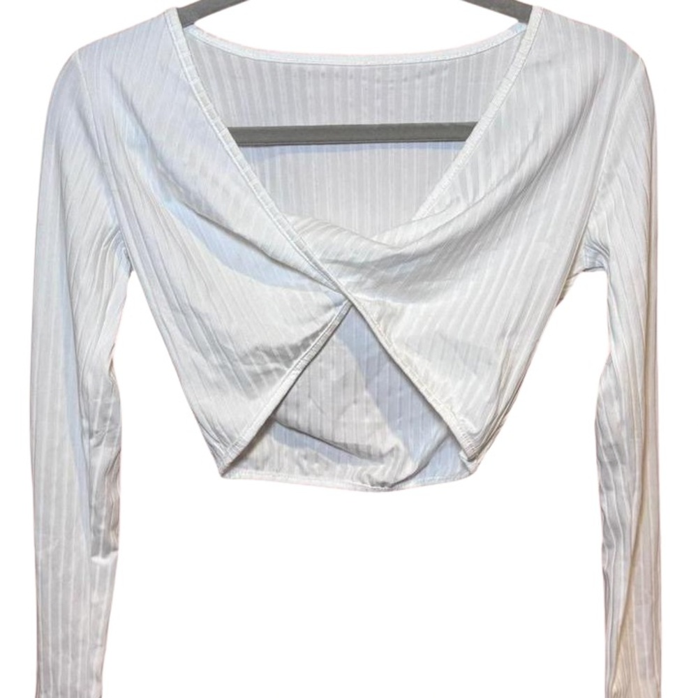 white long sleeve crop top
